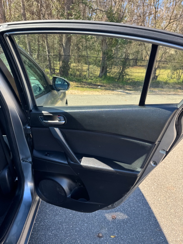 2011 Mazda MAZDA3 i Touring - Photo 16