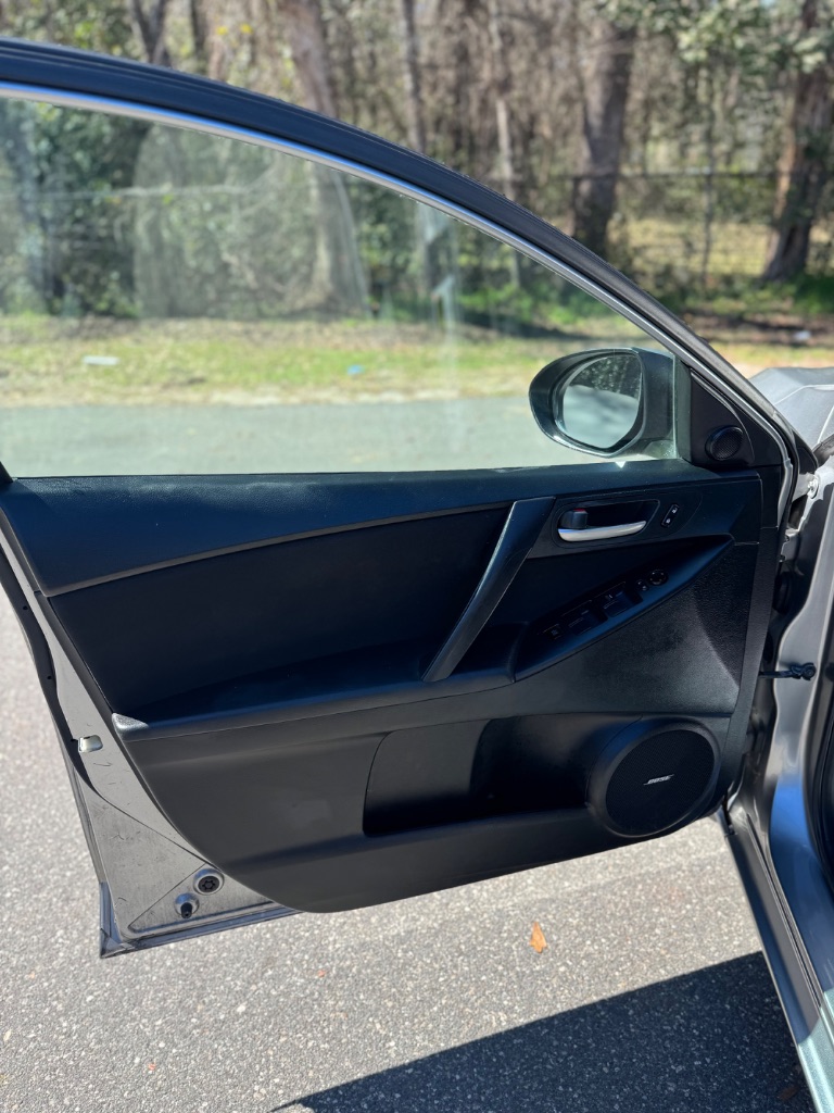 2011 Mazda MAZDA3 i Touring - Photo 12